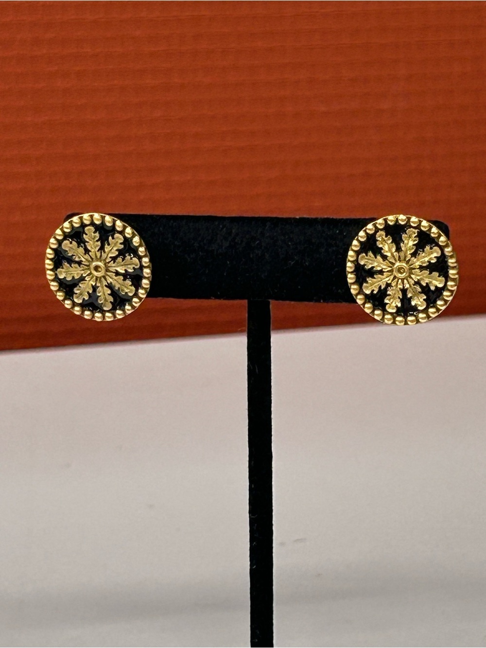 While House Historical Association Vintage Gold plated Enamel earrings
